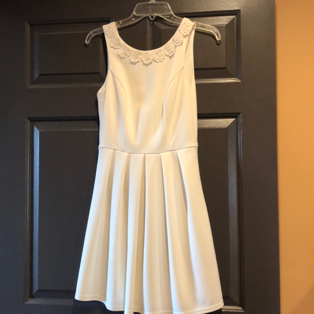 Off white sleeveless dress